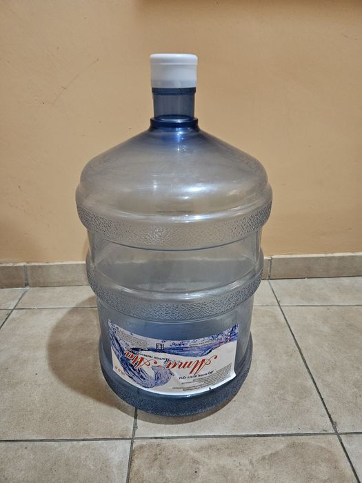 Бутыль для воды,целая