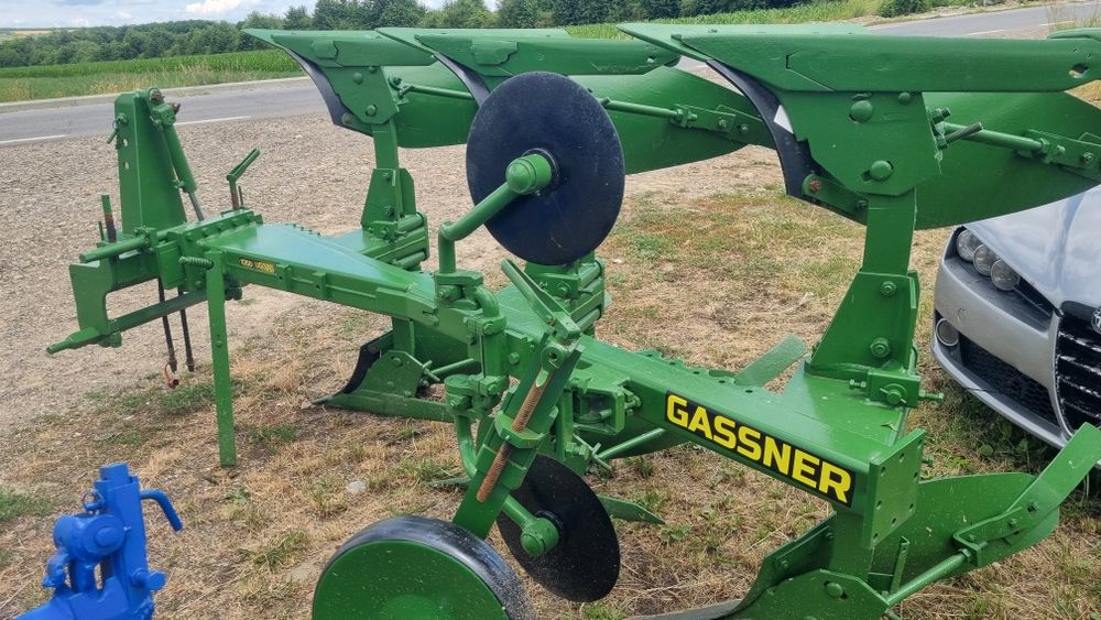 Gassner 90 , rabewerk  cu 3 trupite reversibil hidraulic