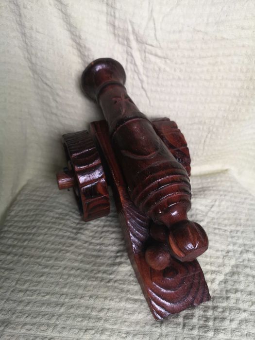 sculptura lemn , piesa strunjita, tun de lemn