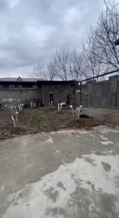 Nazarbekda (Zangiota tumani) 4.5 sotix yer va uy sotiladi