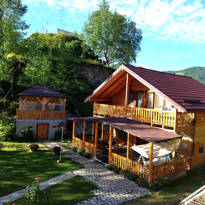 Cabana de inchiriat cu ciubar/jacuzzi,  la munte!Rezervata de Revelion!