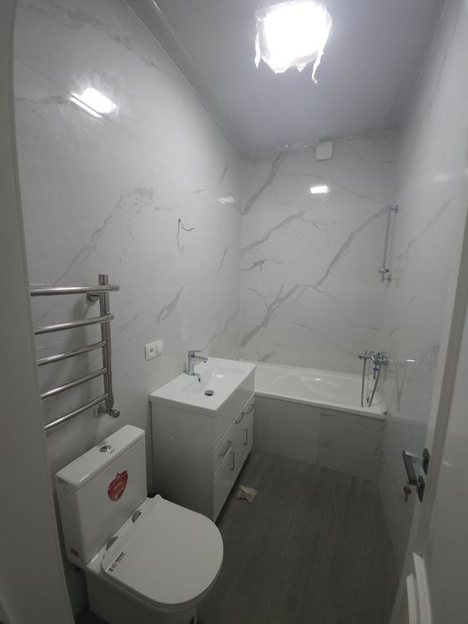 Uchtepa tumani izza mahallasida uyimiz sotuvda