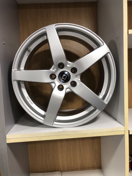 Jante aliaj Mercedes R18 in 2 latimi