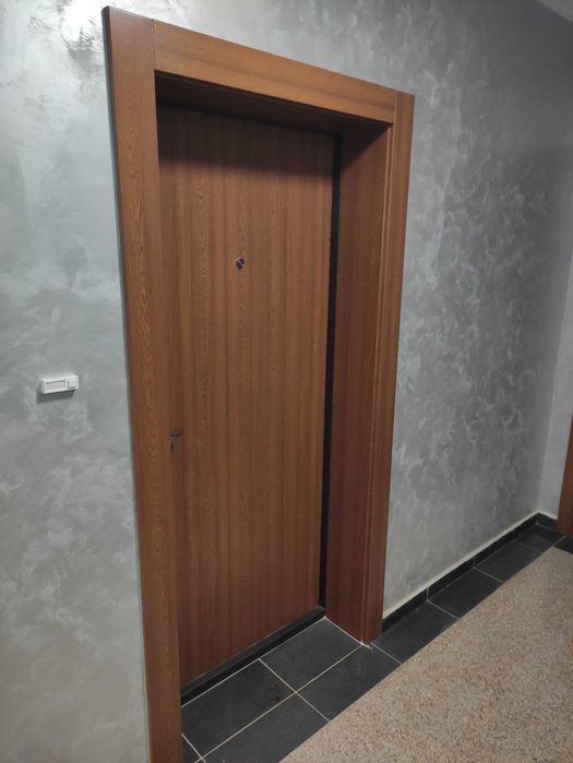 Продавам нова входна врата