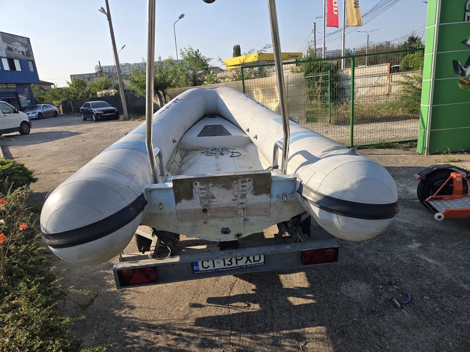 Vand barca și motor Yamaha 20 cai