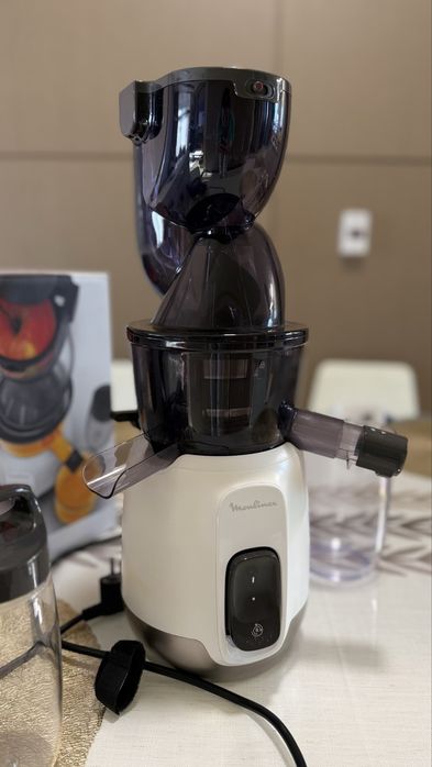 Продам соковыжималку срочно