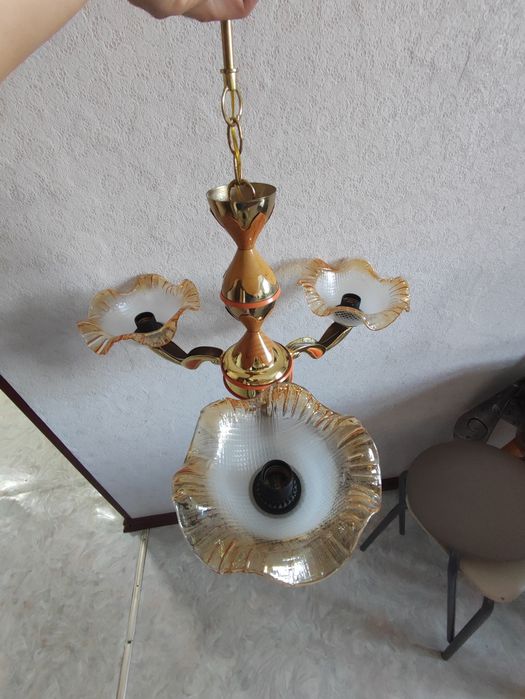 Люстра в хорошем состоянии