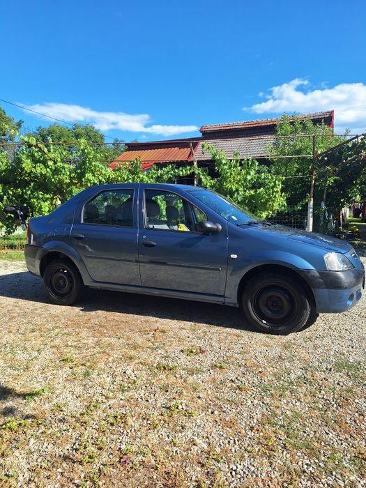 Vând Dacia Logan