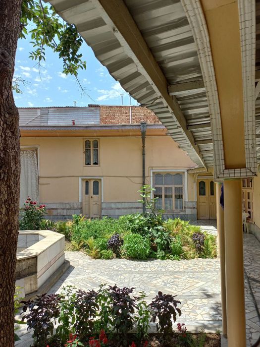 Qazi Mahalla Novomoskovskiy 9-sotok Uglavoy Yer Hisobida Hovli sotilad