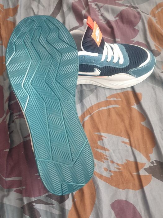 Нови  маратонки Nike