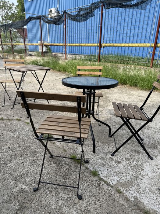 Set mobilier terasă IKEA – 2 mese, 6 scaune pliabile + masă rotundă din sticlă