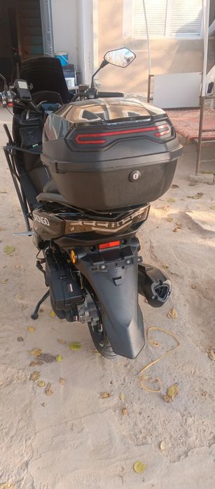 Skuter benzinlik 150 kub 100 ga 3 letr Benz yoqadi