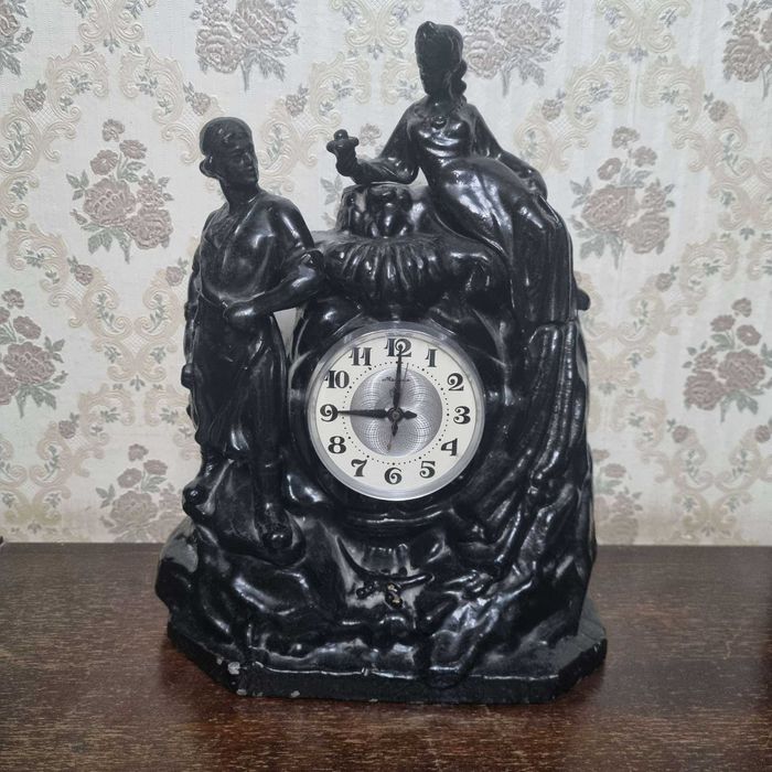 Часы заводные старинные каминные "Хозяйка медной горы и Данила мастер"