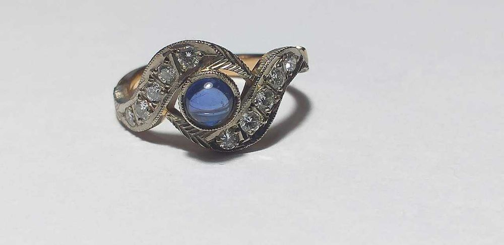 Золотое кольцо с бриллиантами и сапфиром