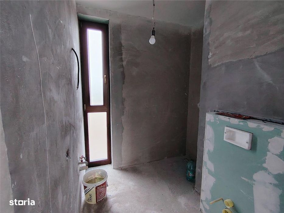 Duplex Cu Toate Utilitatile - 5 Camere - Curte Amenajata
