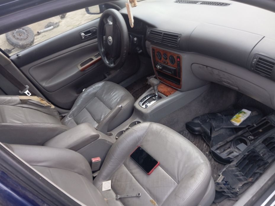 Продавам пасат Б 5.5 2.5 180 На части