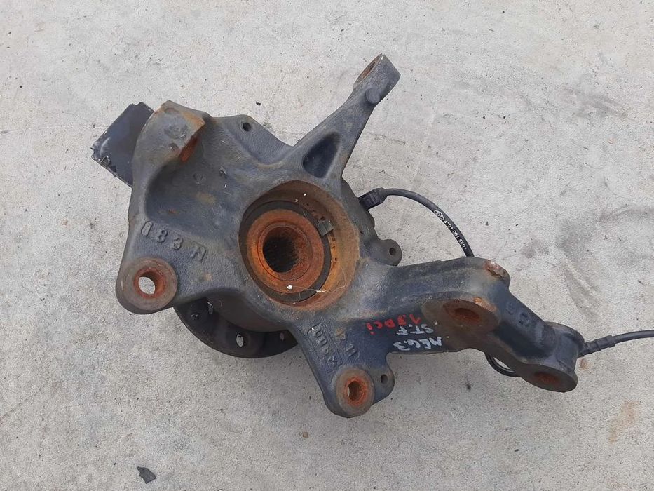 fuzeta stanga fata renault megane 3  1.5 dci