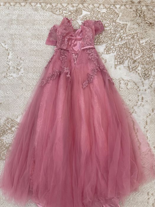 Вечернее платье с ручной вышивкой