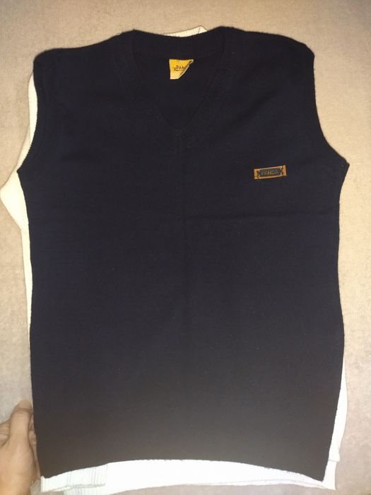 Школьные свитора и безрукавка12-14 лет