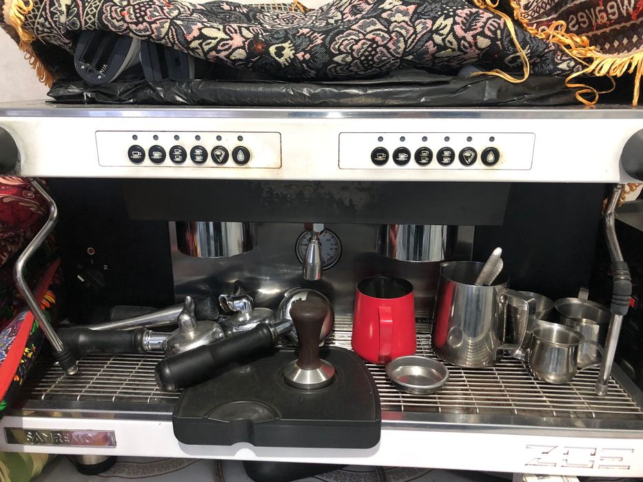 kofe mashinka va kofemolka sotiladi