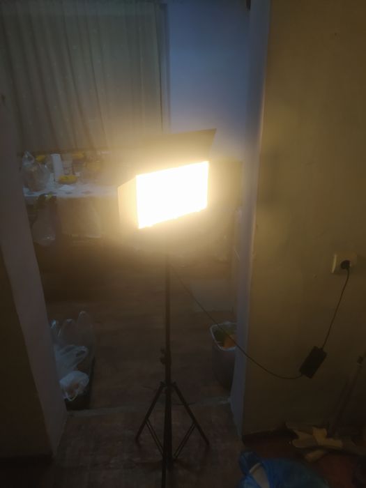 Продам Лед Лампу новую