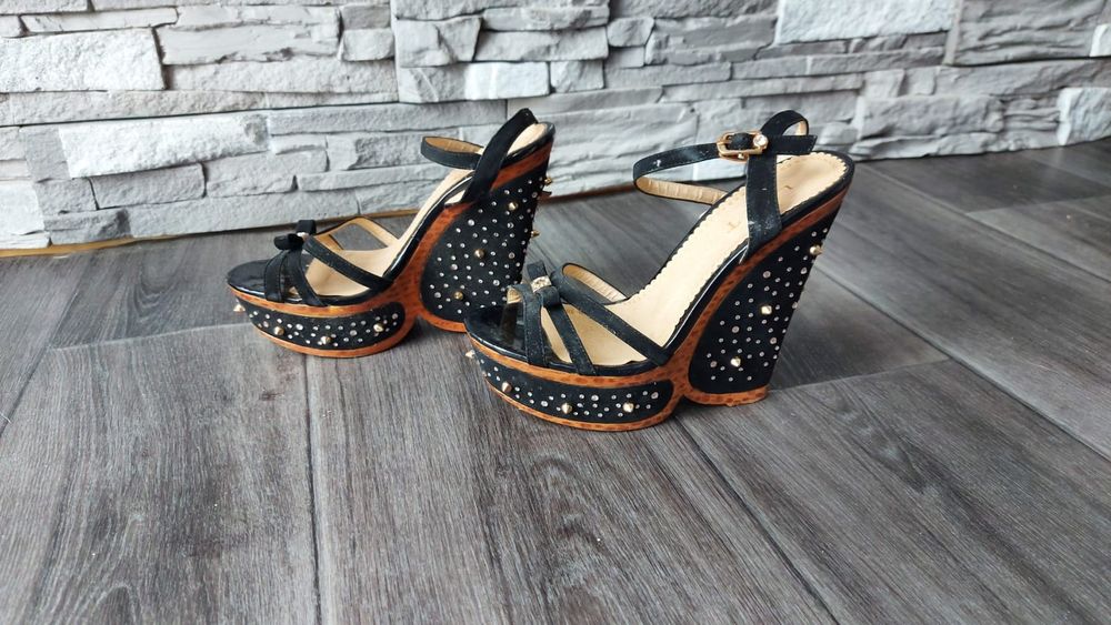 Продам босоножки