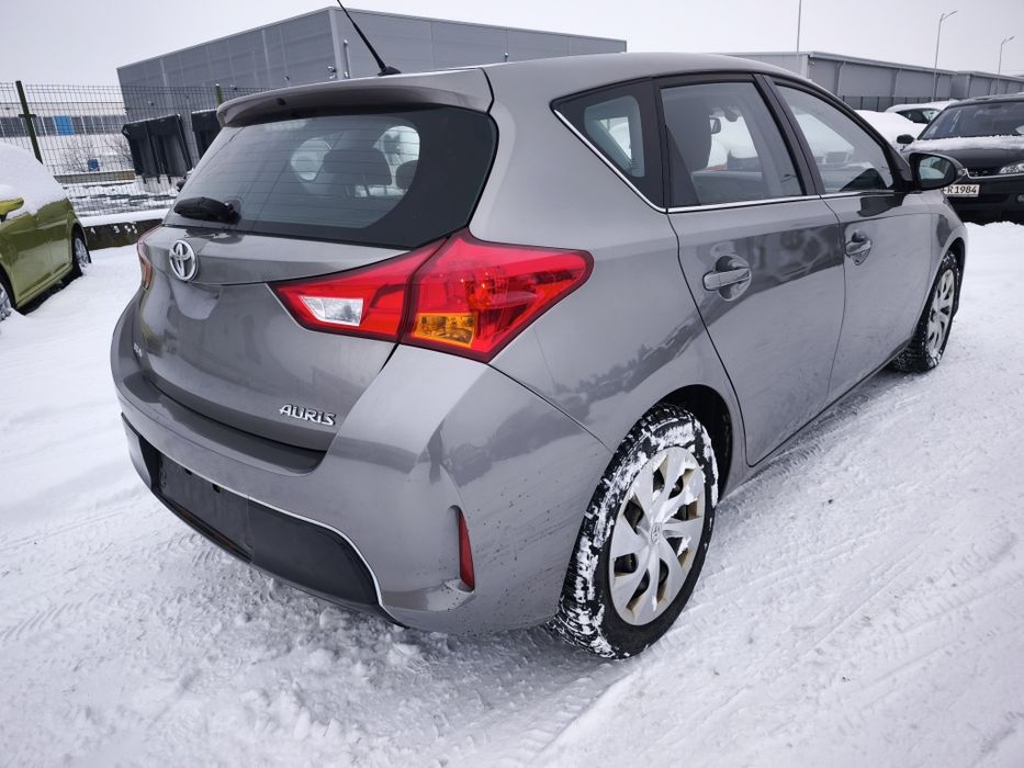 Toyota Auris 1.3VVT-i Euro 5 an 2013 Benzina 6+1 trepte