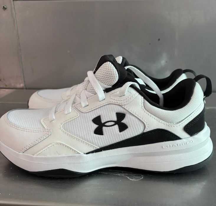 Adidași Under Armour Charged  noi