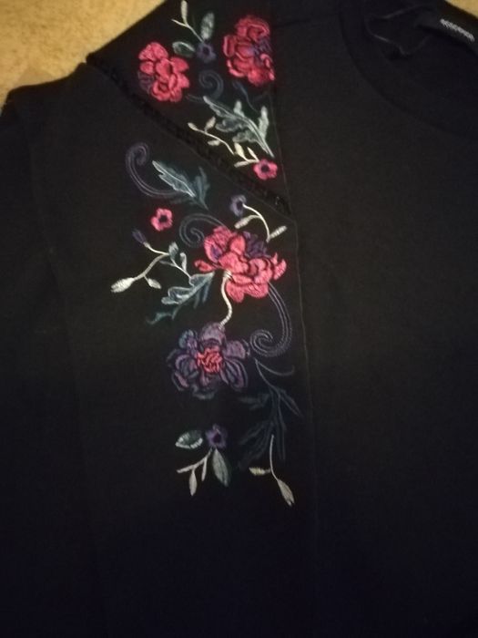 Bluza neagra noua fără eticheta mărimea M