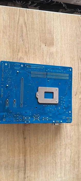 Дънна платка Gigabyte GA-H61M-S1 + Процесор Intel i5-2400 3.10GHz + 16gb ddr3 ram