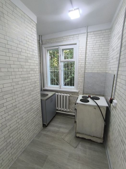 Продам. 2/1/2  Спутник -1. На против карзинки