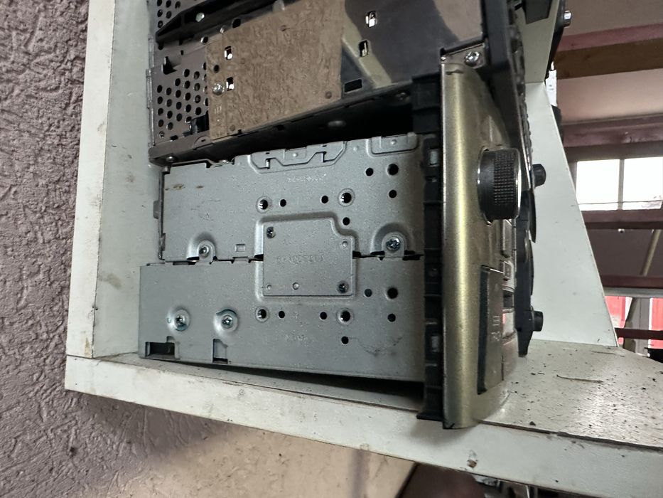 Cd casetofon toyota avensis