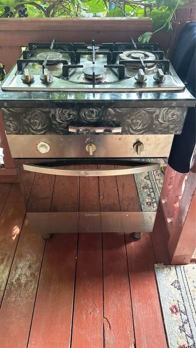 Продам газовую плиту