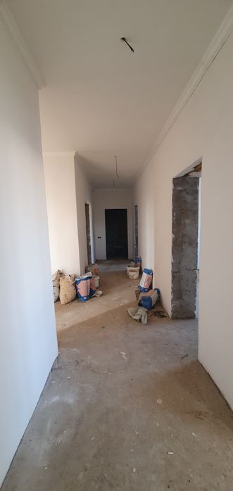 Yengi toshmidan kirganda Tutzorda 2.5 sòtu  6 xona 68000$