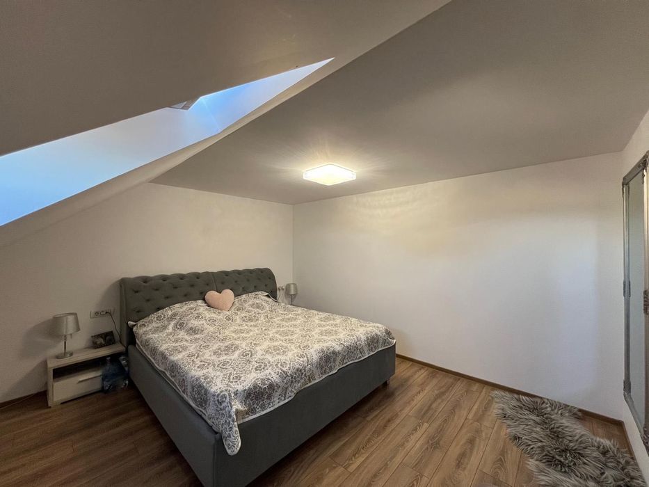 Vând apartament 124 mp util, complet mobilat, cu toate utilitățile în centrul localității