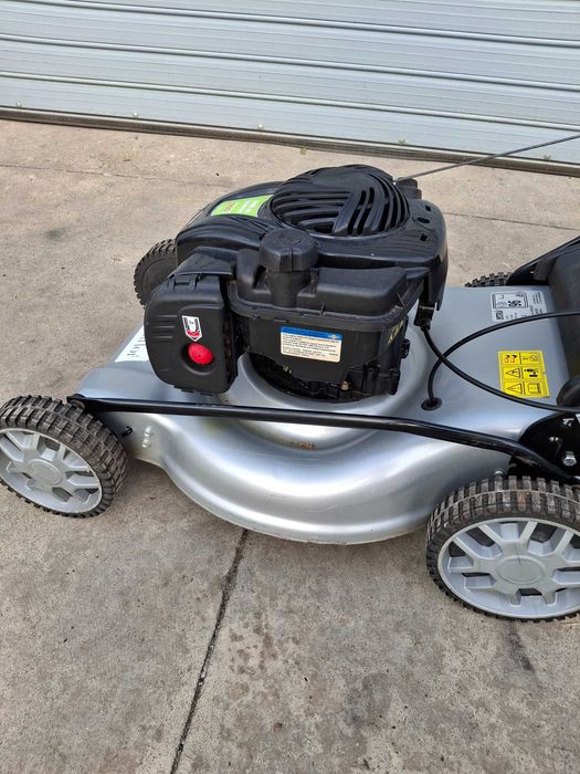 Бензинова самоходна косачка