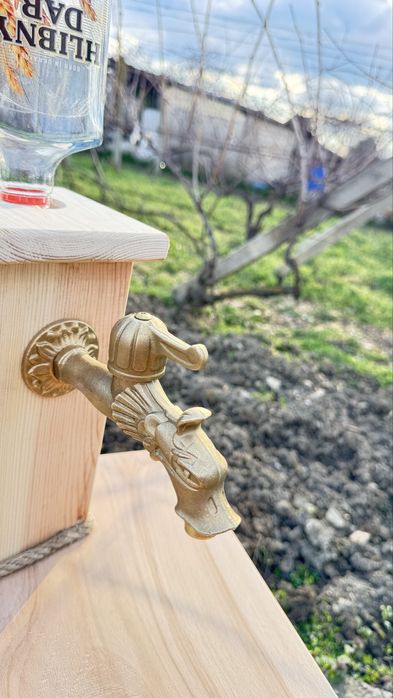 Диспенсър за алкохол