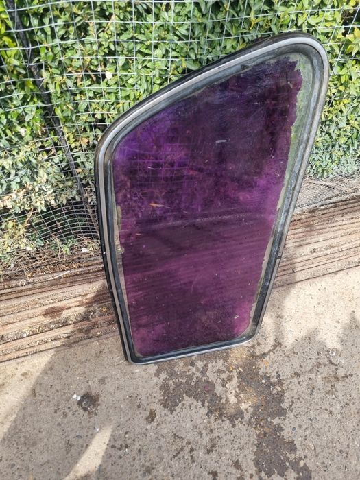 Vând geamuri laterale spate Lada Niva