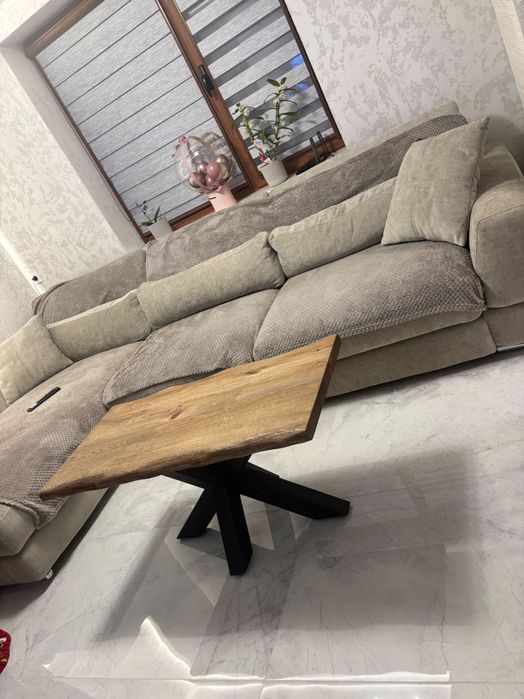 Масивна маса от дърво