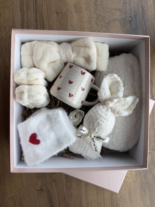 Gift box cu cană și accesorii îngrijire
