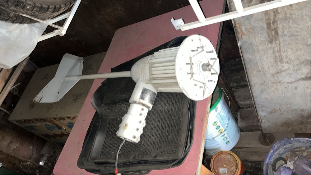 Солнечные панели и ветрогенератор