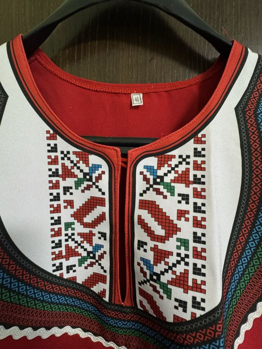 Сукман с принтирани народни мотиви