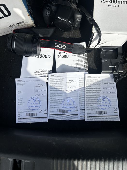 Фотоапарат Canon EOS 2000D
