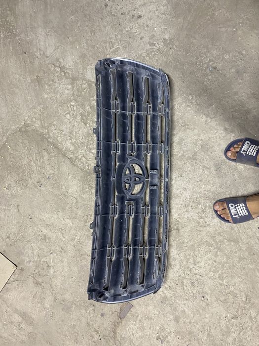 Тайота 200 запчасть