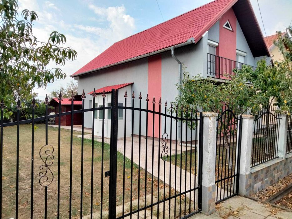 Casa de vânzare aproape nefolosită