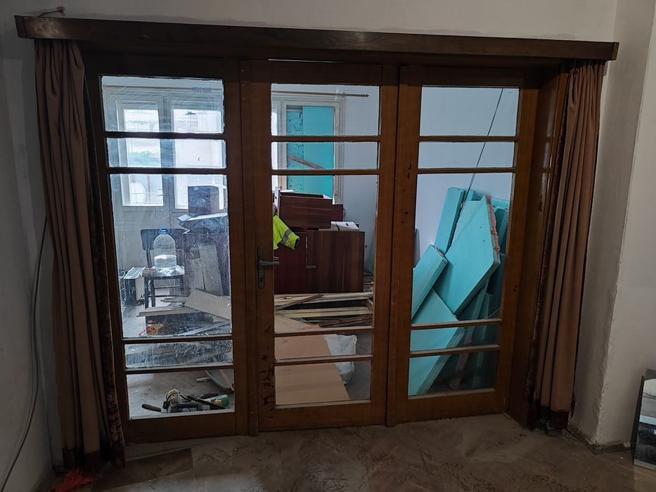 междинна дървена трикрилна врата