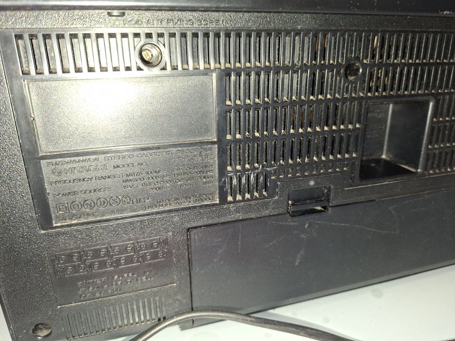 Radiocasetofon  Hitachi 720E, radio 4 benzi (Antena Satelor), Japonia