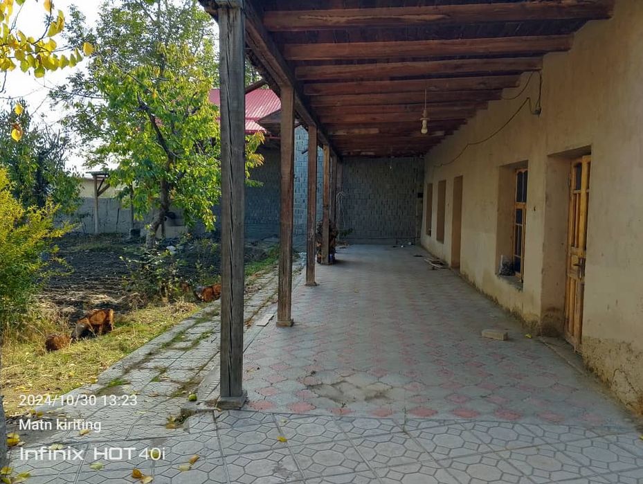 Uy sotiladi fayzli xonadon yaxshi joyda joylashgan