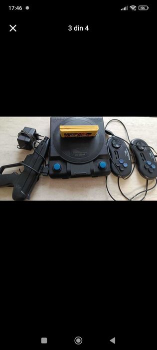 Consola retro terminator și o dischetă super street fighter