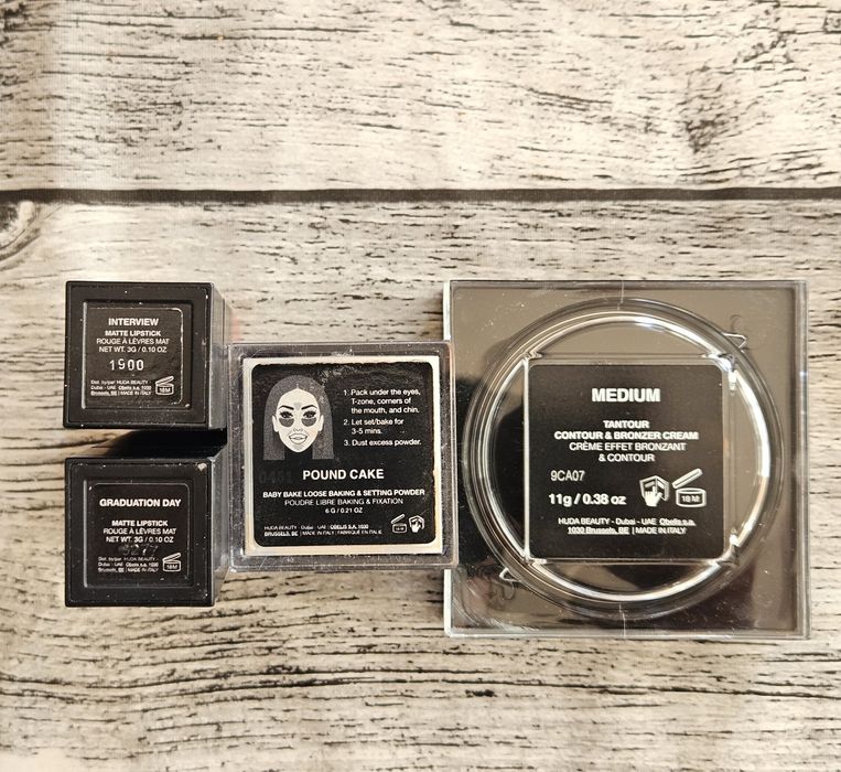 Huda Beauty Сет пудра червила бронзант